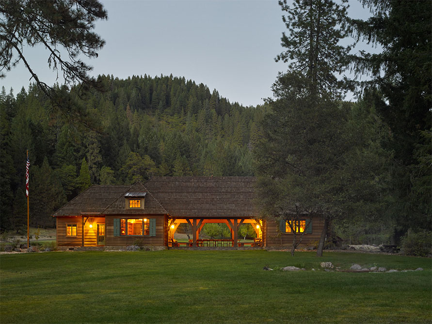 Rustic-Fishing-Lodge-Wood-Cabin-Bozeman-Montana_9