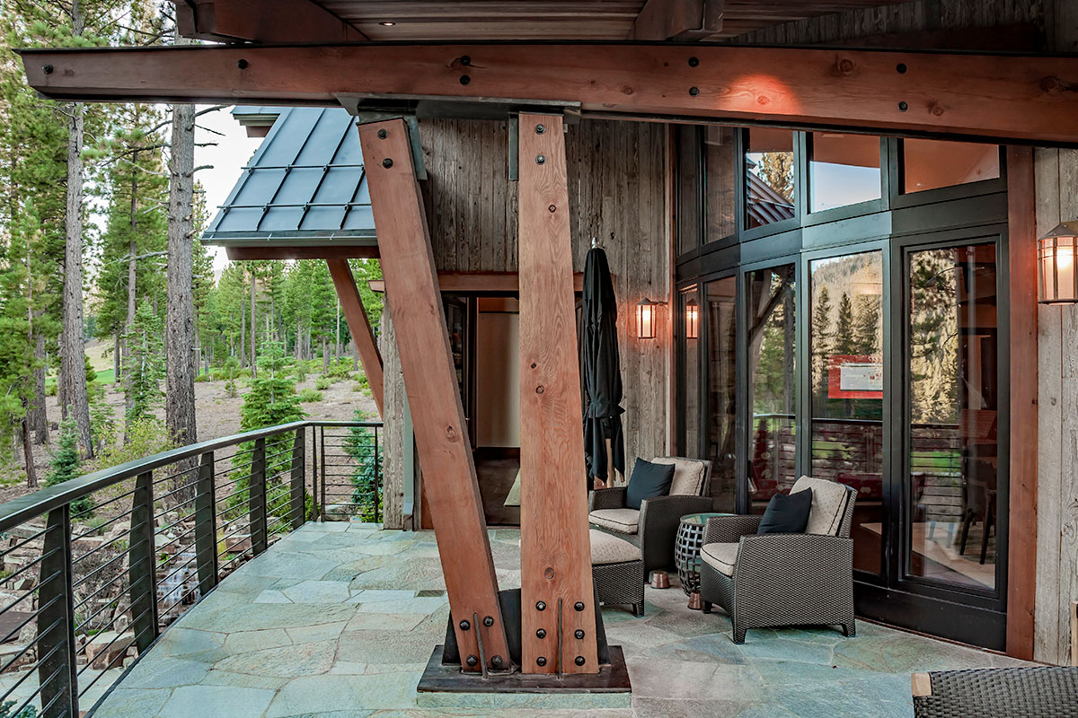 Rustic Golf Course Estate in the Mountains - Truckee, California