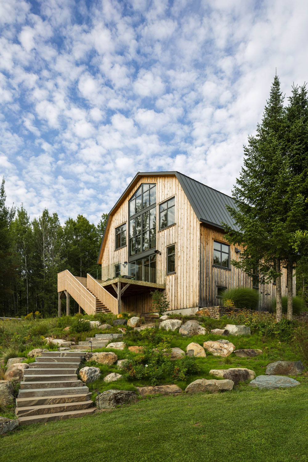 Modern Barn House in the Countryside - Potton, Quebec, Canada
