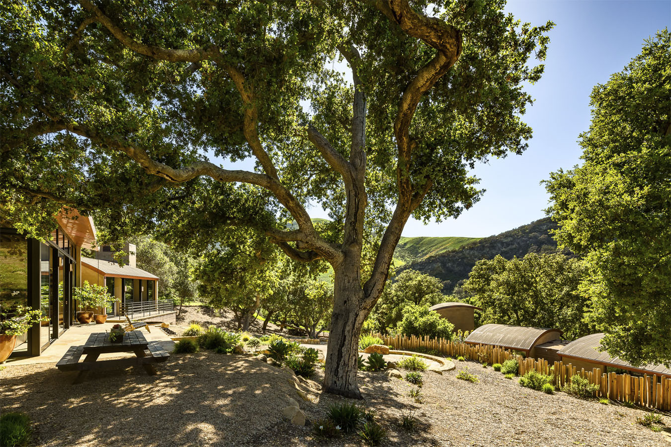 Rustic-Modern-Ranch-Style-House-Santa-Barbara-California_13