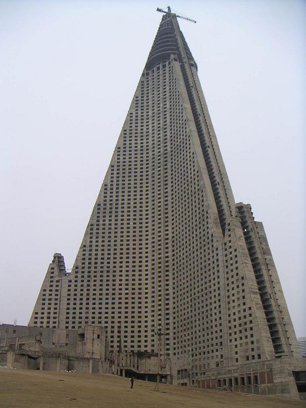 Ryugyong-Hotel-2004