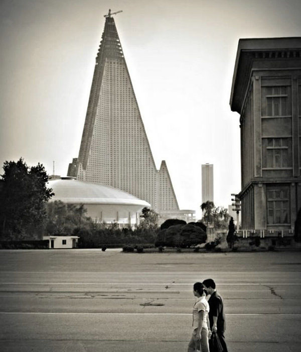 Ryugyong-Hotel-Unfinished
