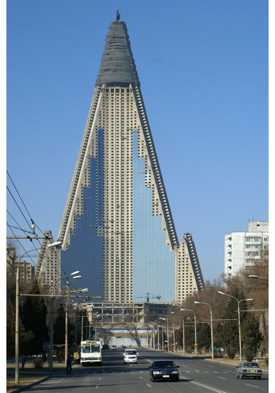 Ryugyong-Hotel-after2008