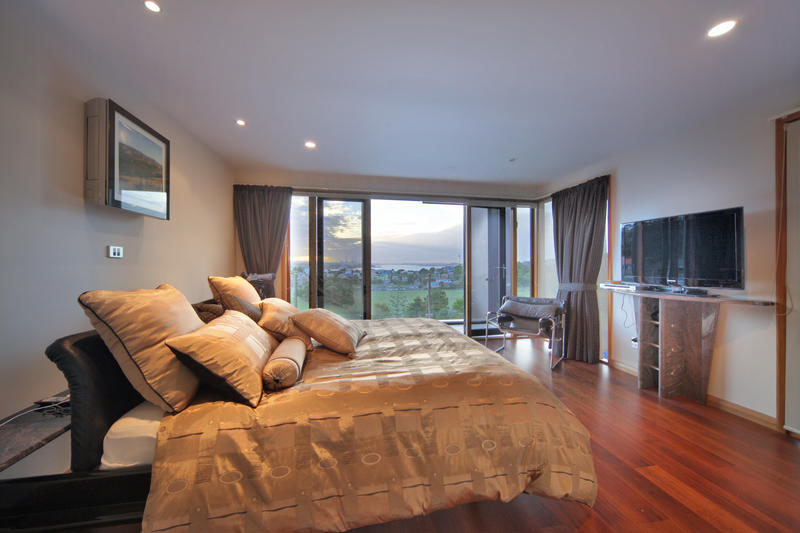 Saint-Heliers-Auckland-New-Zealand-Modern-Luxury-Home_12