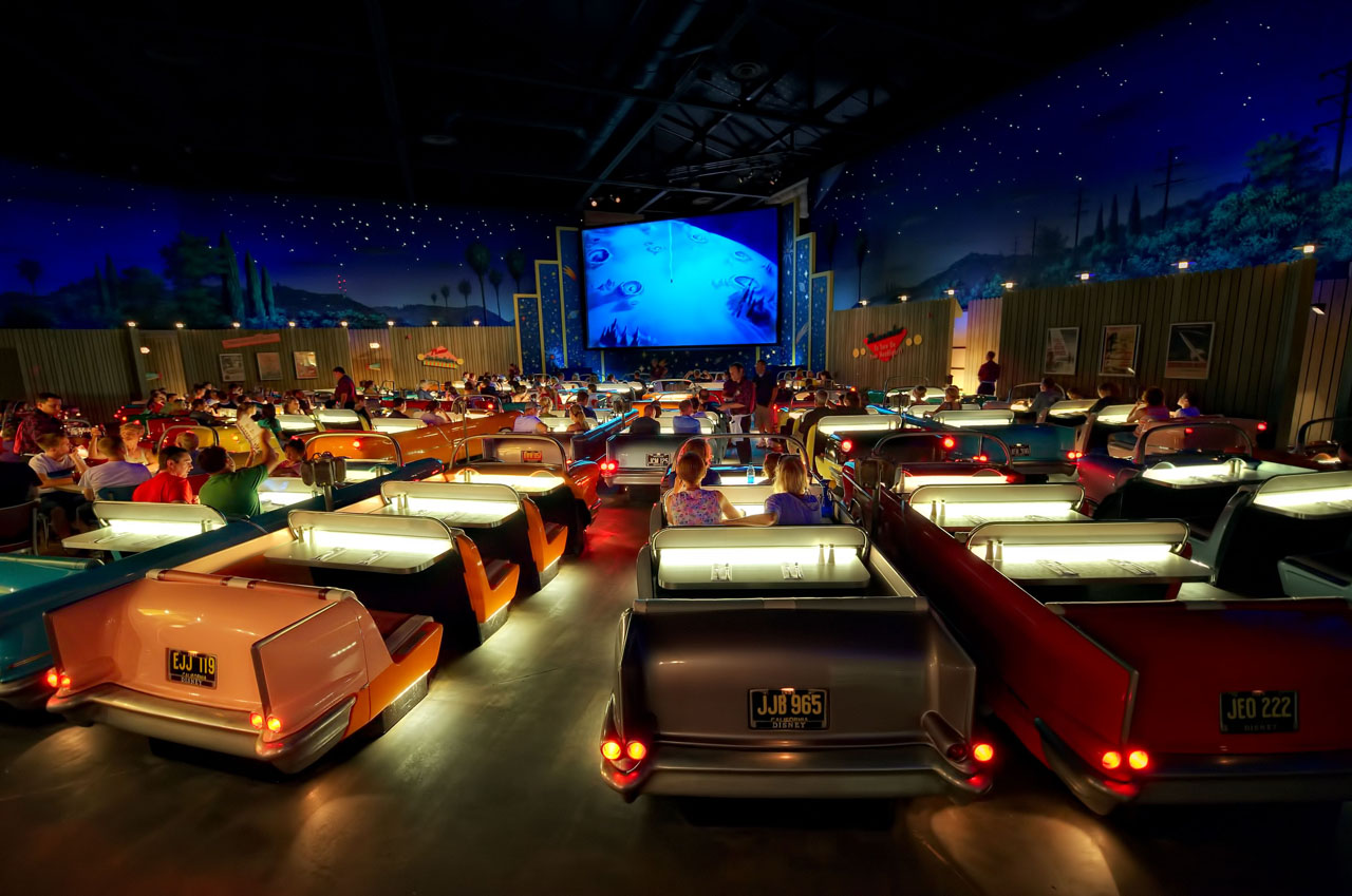 Sci-Fi-Dine-In-Theater_1