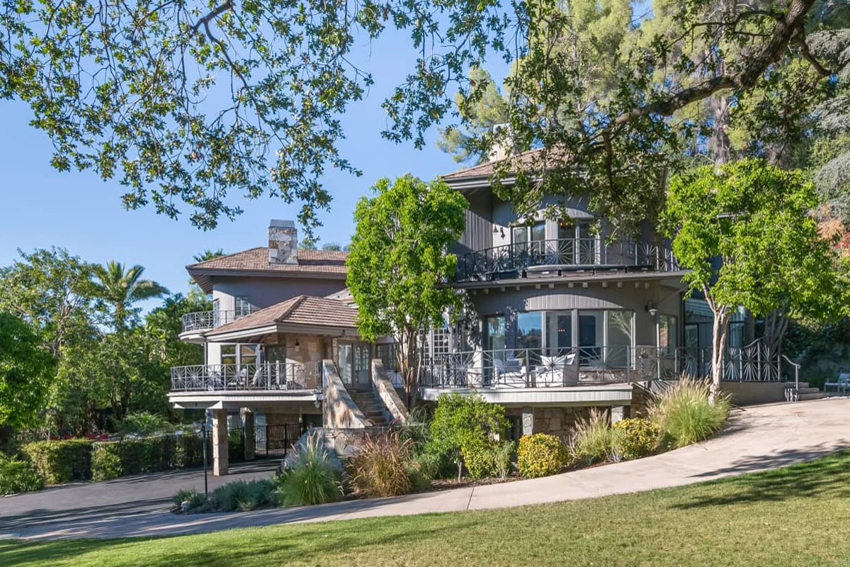 Selena Gomez’s Magical Romantic Estate - Encino, Los Angeles, California
