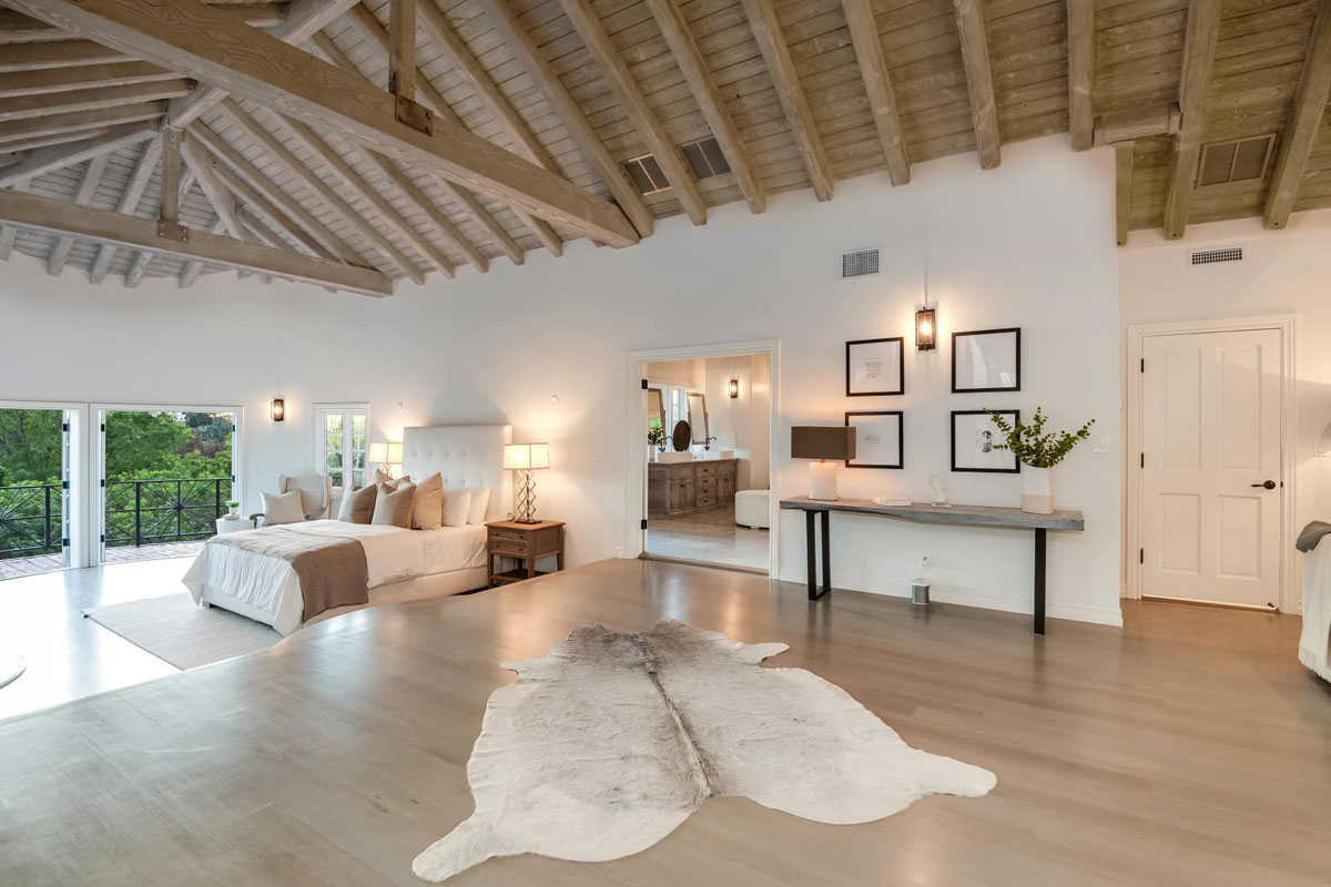 Inside Selena Gomez’s Dream Home - Encino, Los Angeles, California