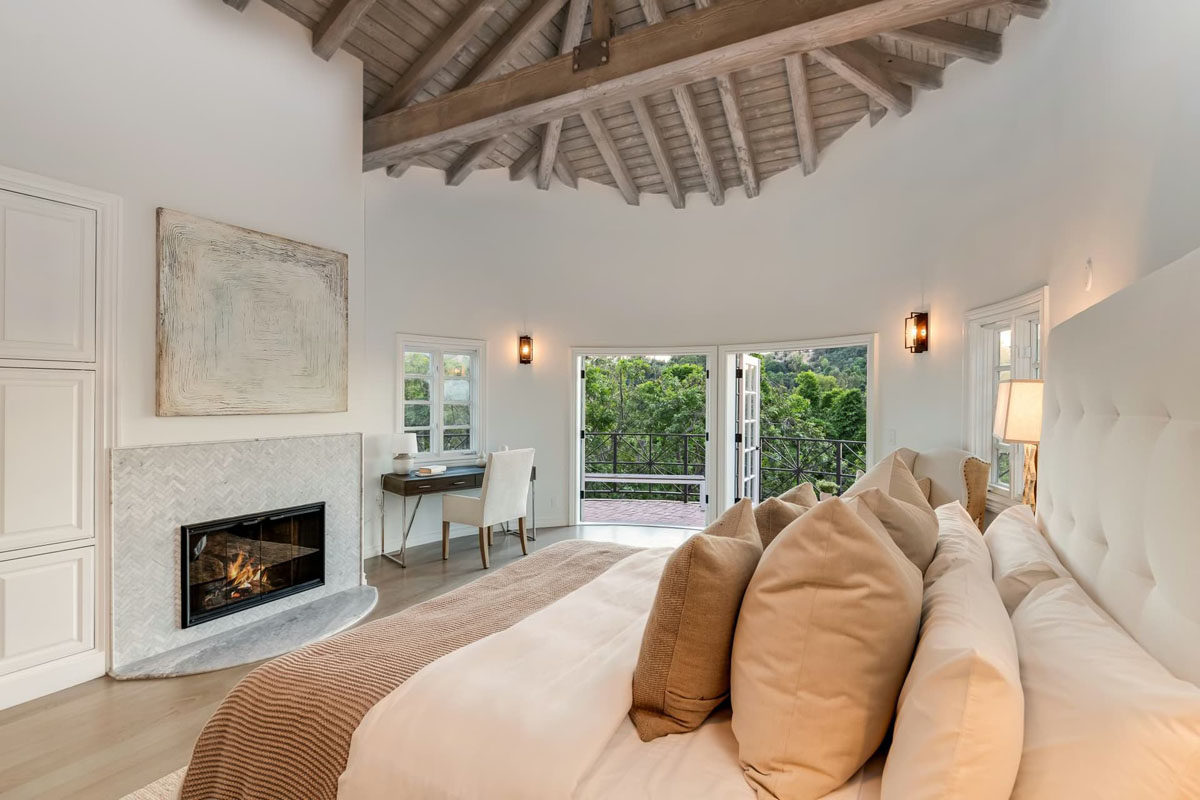 Inside Selena Gomez’s Dream Home - Encino, Los Angeles, California Selena Gomez House Bedroom