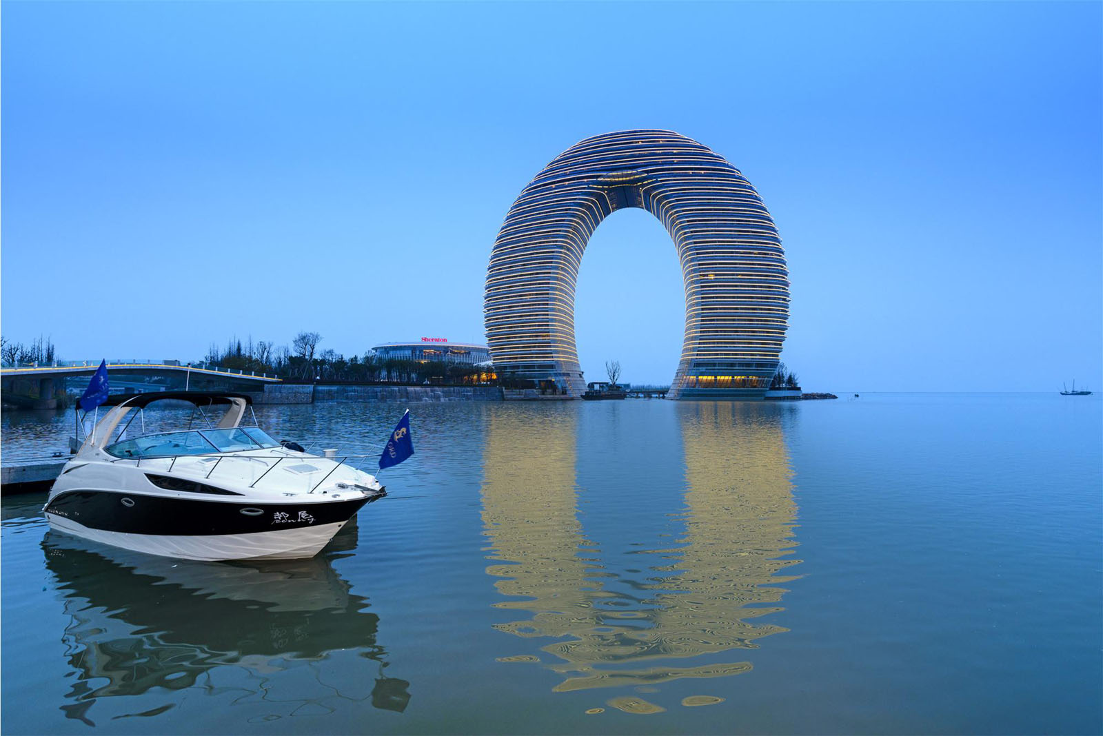Sheraton-Huzhou-Hot-Spring-Resort_3 Horseshoe Shaped Hotel Resort on Lake Taihu