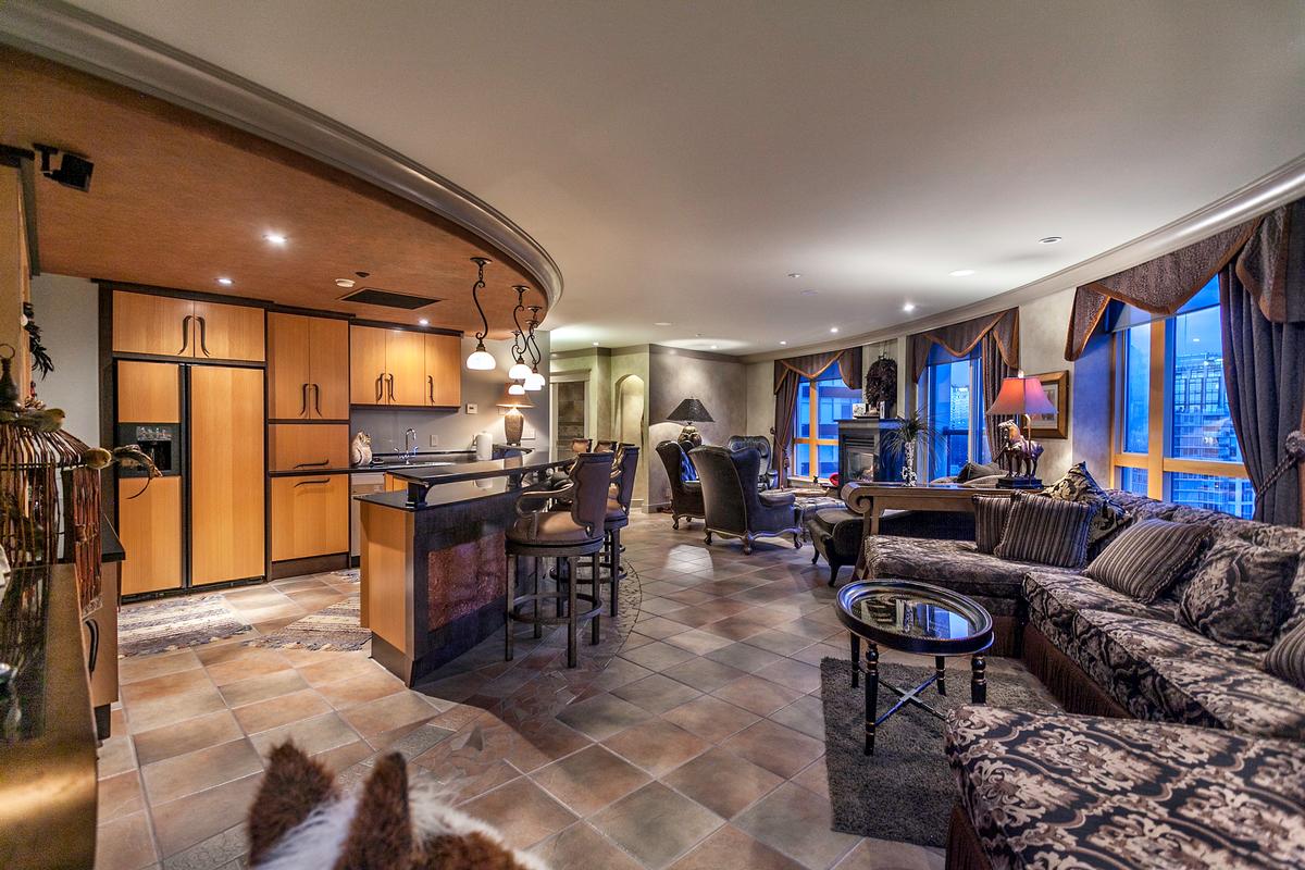 Sky-Penthouse-Mansion-Vancouver_11