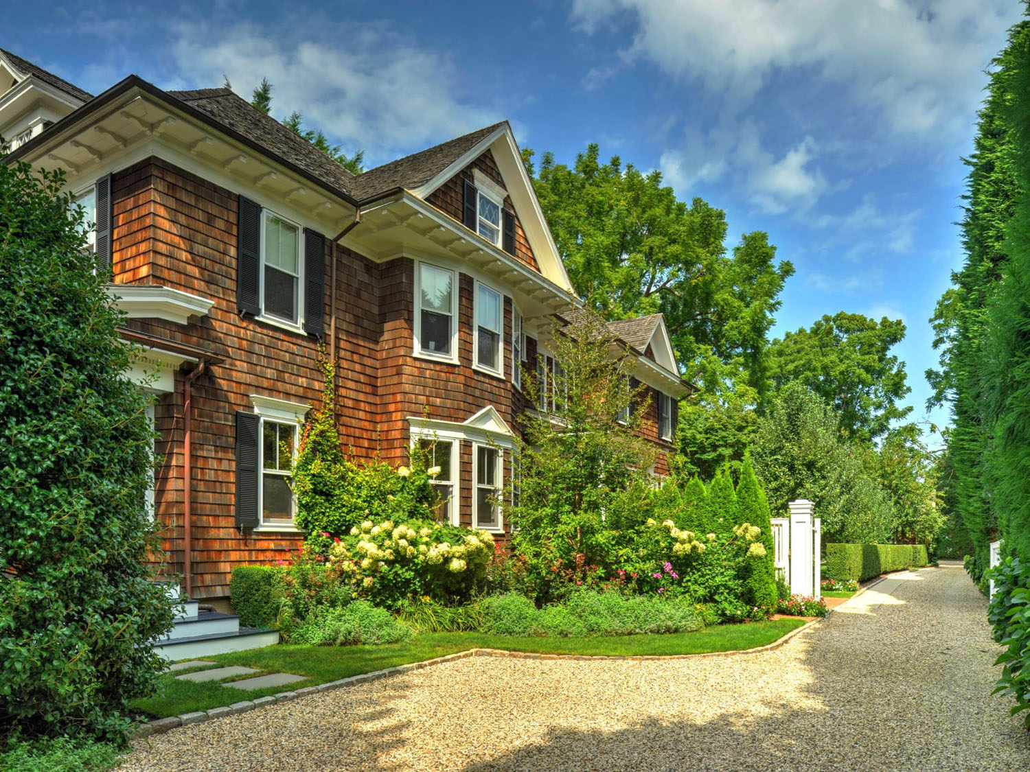 Southampton-New-York-Traditional-Village-House_3