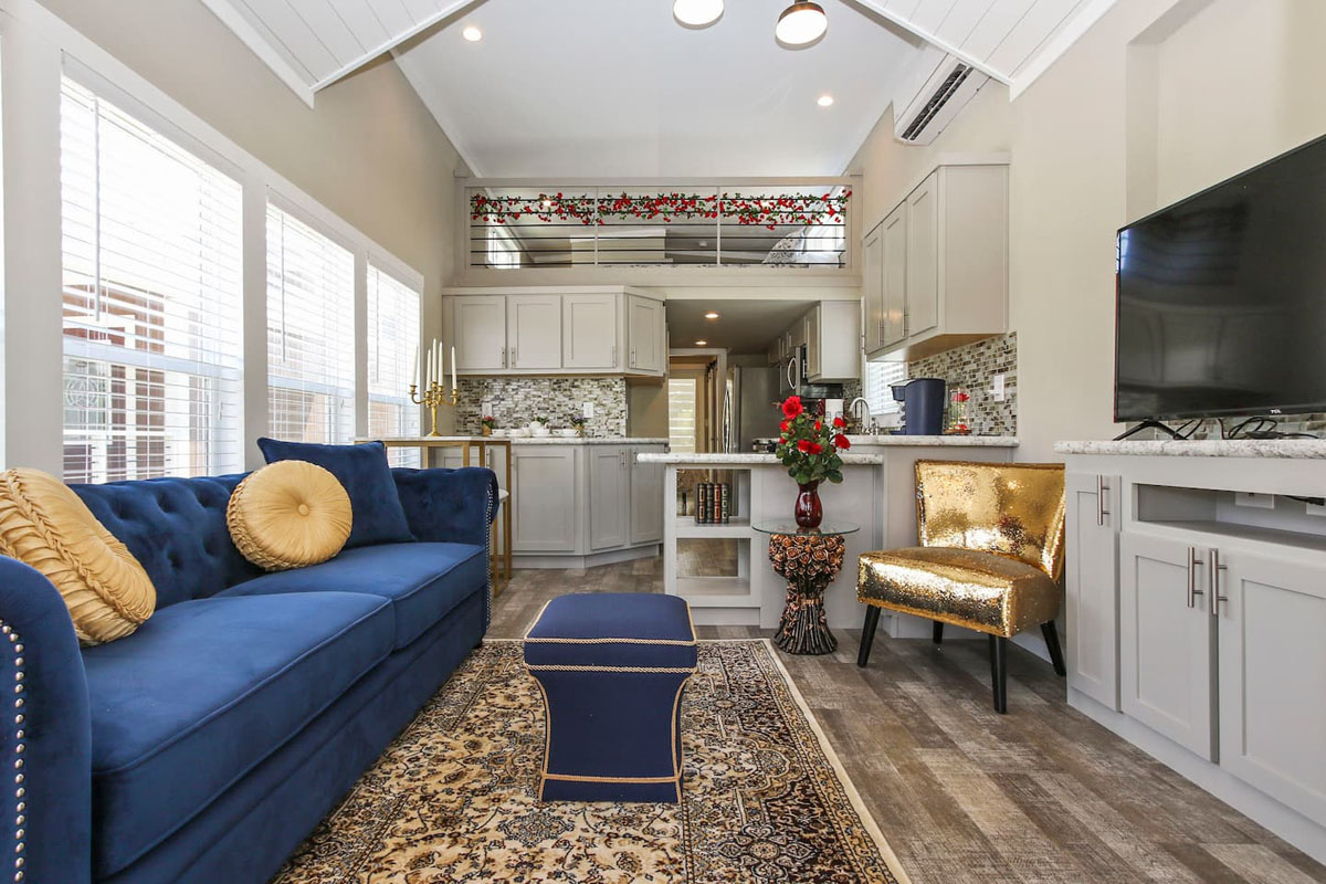 Glamping in a Charming Tiny House with Sophisticated Decor