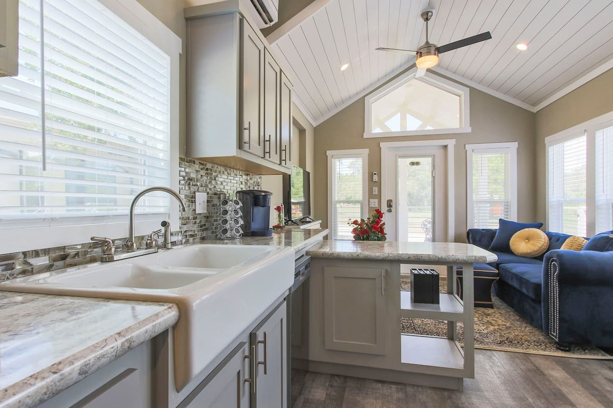 Glamping in a Charming Tiny House with Sophisticated Decor