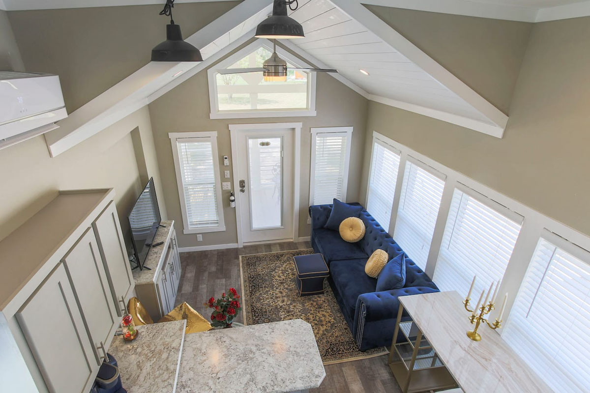 Glamping in a Charming Tiny House with Sophisticated Decor