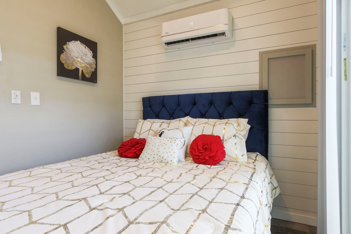 Glamping in a Charming Tiny House with Sophisticated Decor