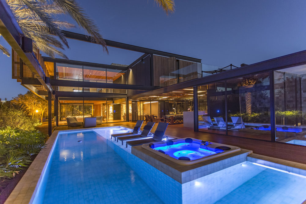 Stones-Walls-Wood-Glass-Metal-Modern-House-Brazil_15