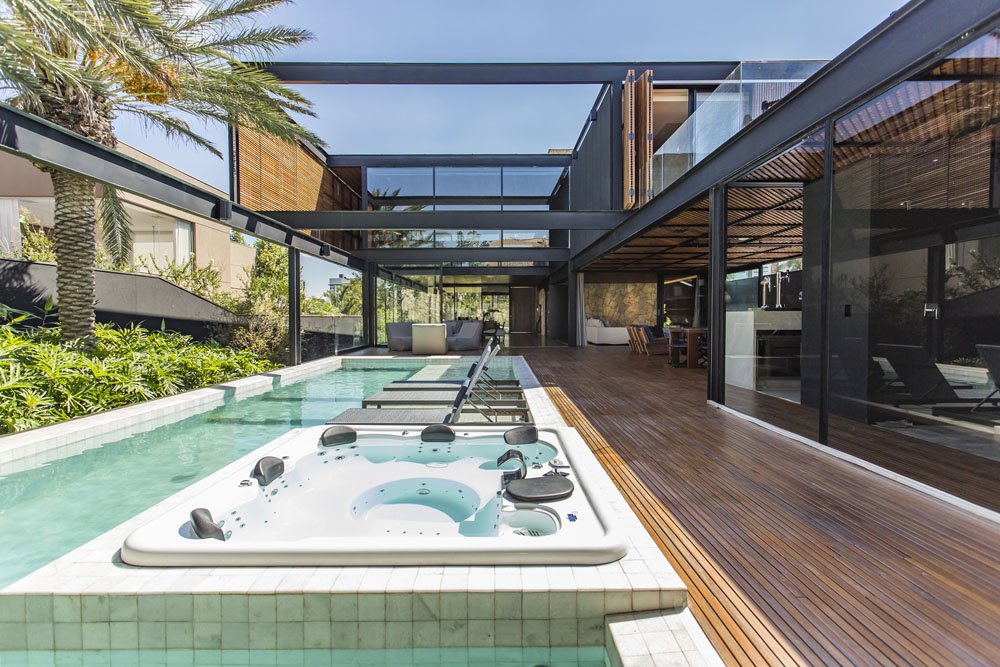 Stones-Walls-Wood-Glass-Metal-Modern-House-Brazil_3