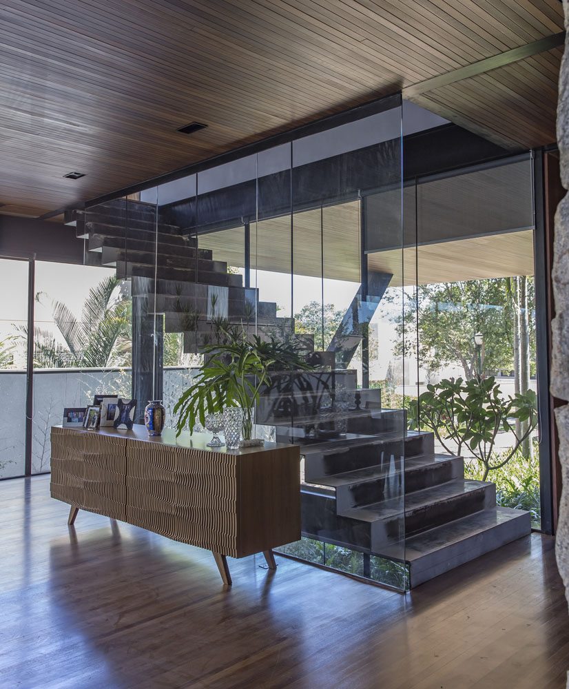 Stones-Walls-Wood-Glass-Metal-Modern-House-Brazil_7