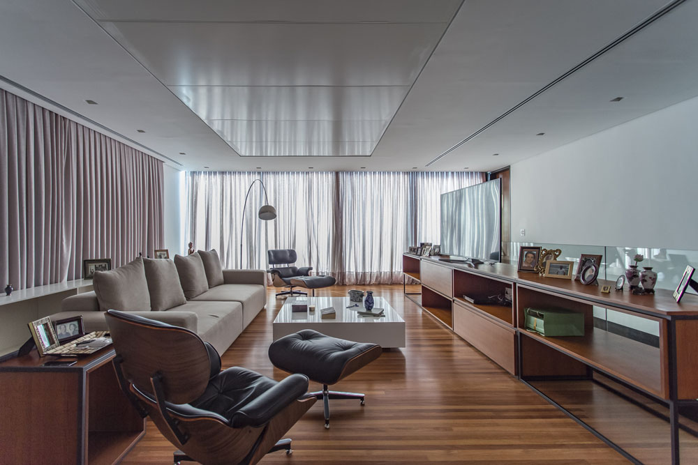 Stones-Walls-Wood-Glass-Metal-Modern-House-Brazil_9