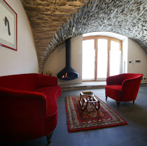 Stone Vaulted Modern Apartment