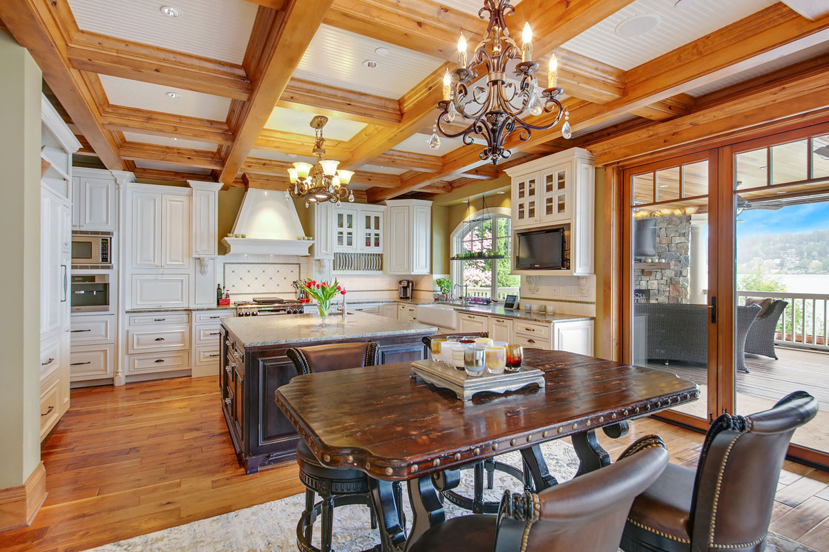 Waterfront Luxury Home on Lake Sammamish - Issaquah, Washington