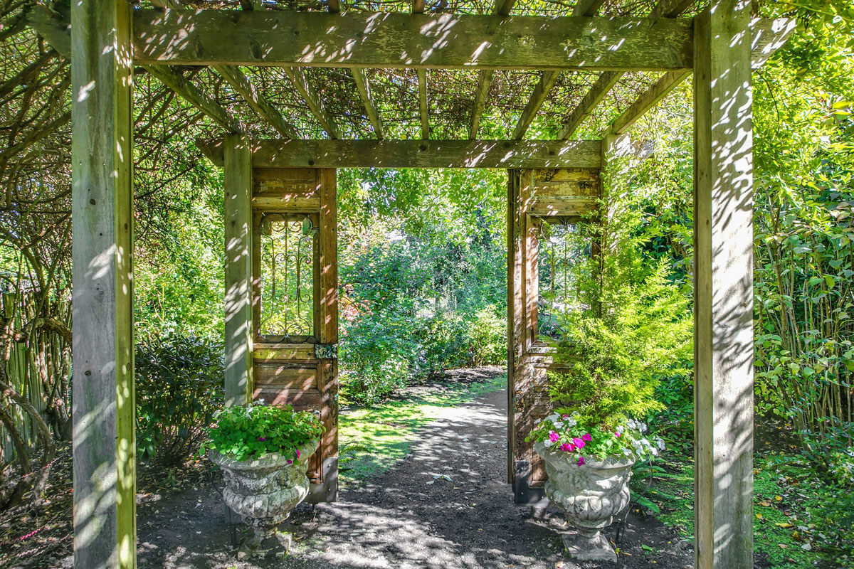 Lush Private Garden Oasis