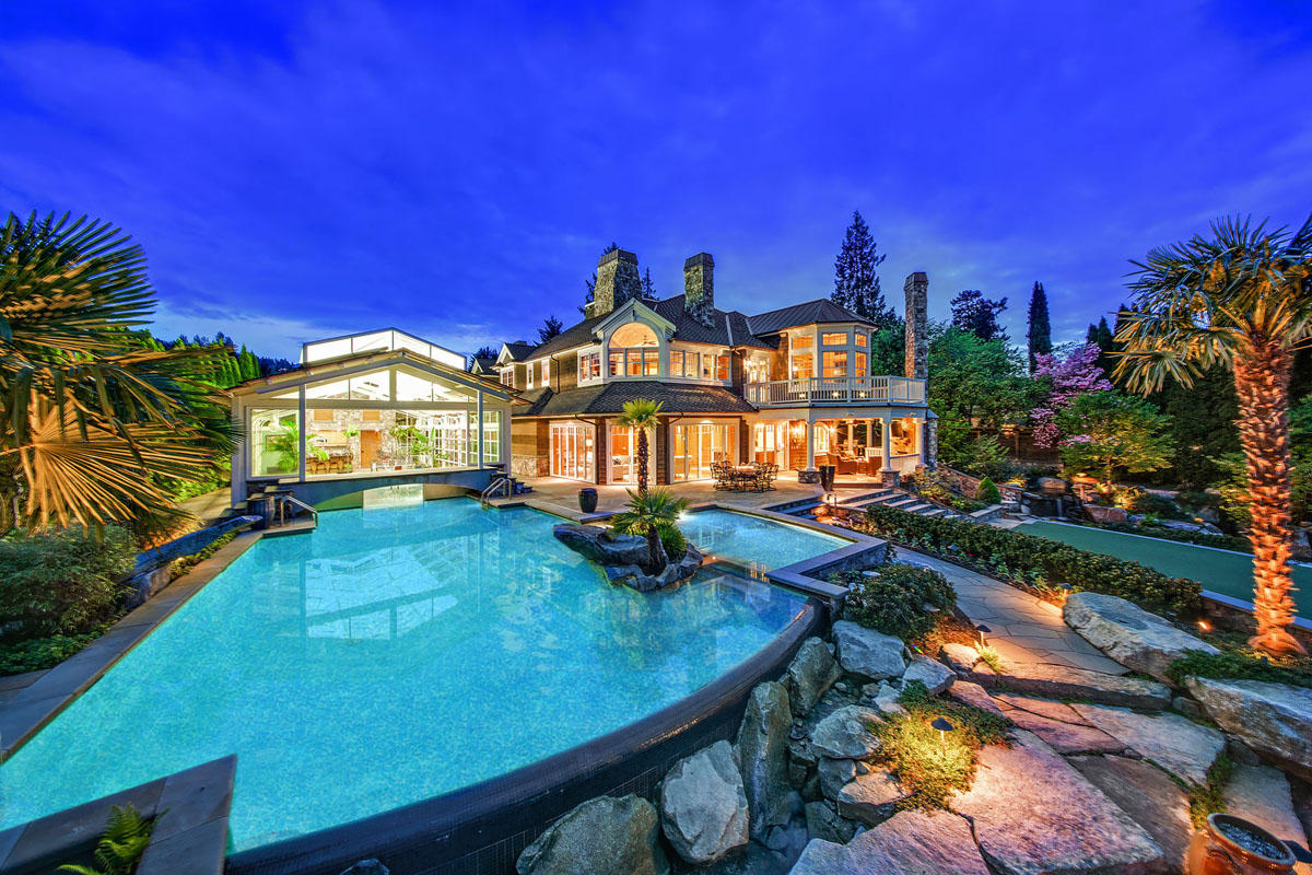 Lakeside Oasis with Private Beach - Issaquah, Washington