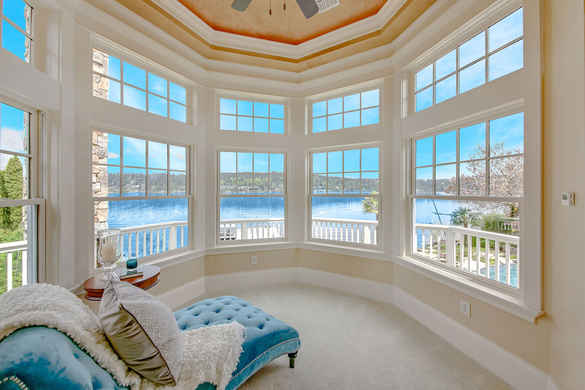 Waterfront Luxury Home on Lake Sammamish - Issaquah, Washington