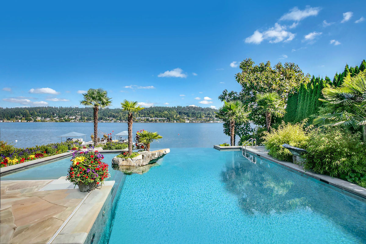 Luxury Lakeside Oasis with Lush Landscaping - Issaquah, Washington
