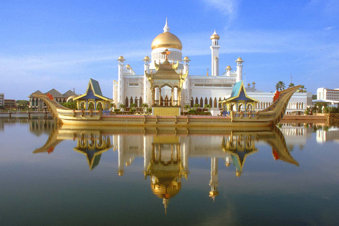 Sultan-Omar-Ali-Saifuddin-Mosque_1