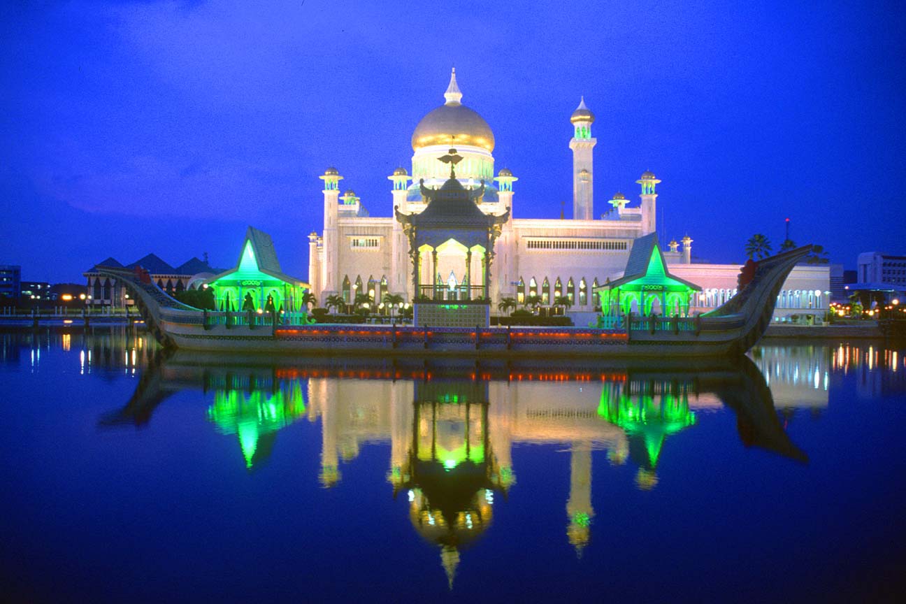 Sultan-Omar-Ali-Saifuddin-Mosque_6 Sultan-of-Brunei-Mosque