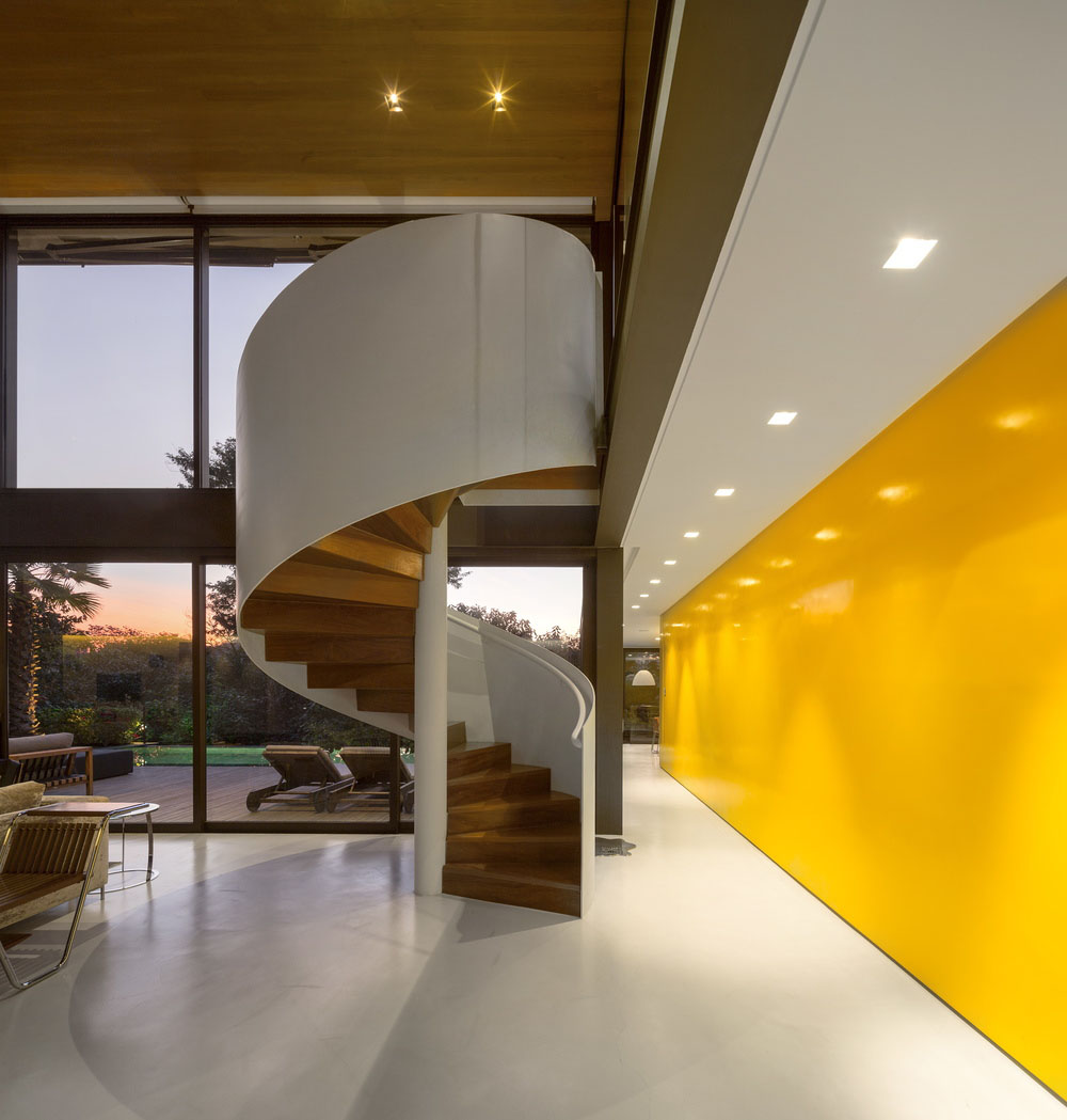São-Paulo-Brazil-Luxury-Home-Modernist-Architecture_5 Modernist Curved Staircase