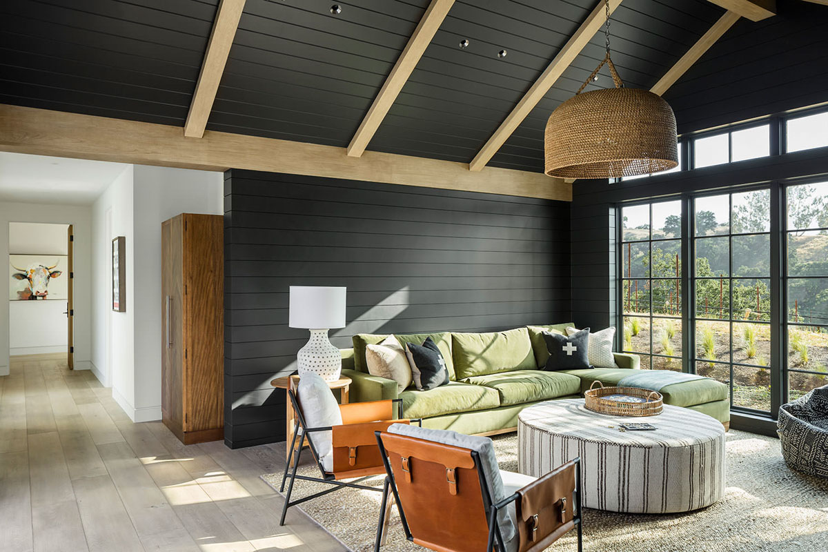 Modern Country Estate with Ranch Style Farmhouse