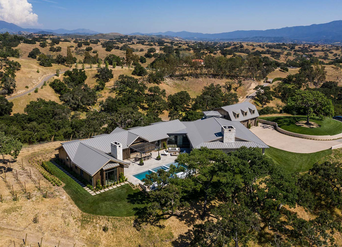 Modern Country Estate with Ranch Style Farmhouse