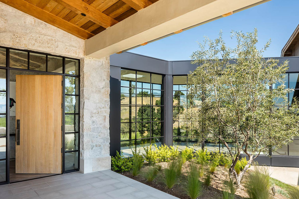 Modern Country Estate with Ranch Style Farmhouse