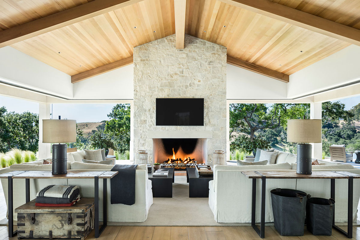 Modern Country Estate with Ranch Style Farmhouse
