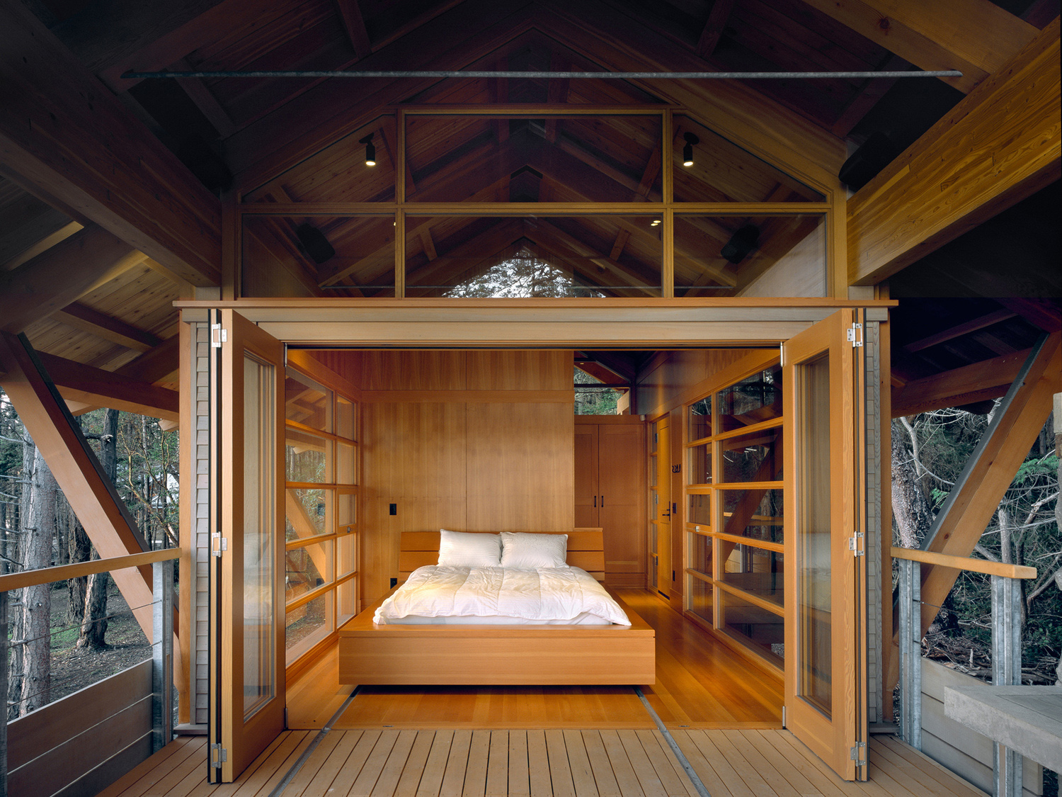 The-Gulf-Islands-British-Columbia-Cabin-In-The-Woods_4