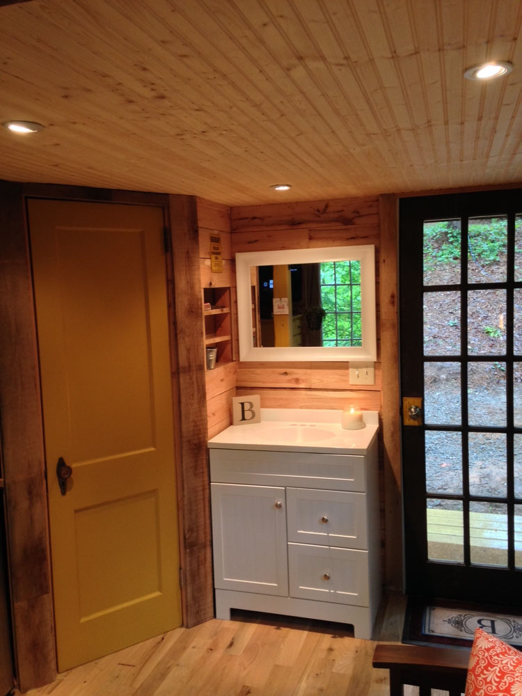 The-Otter-Den-Tiny-House_8