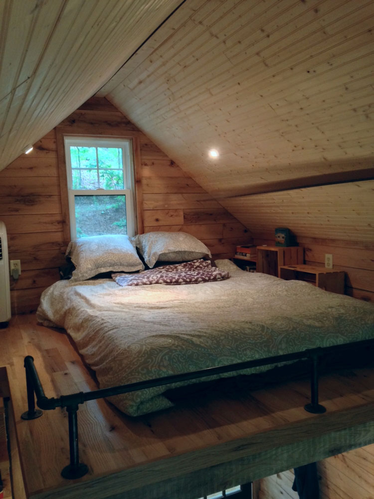 The-Otter-Den-Tiny-House_9 Tiny House Bedroom Loft