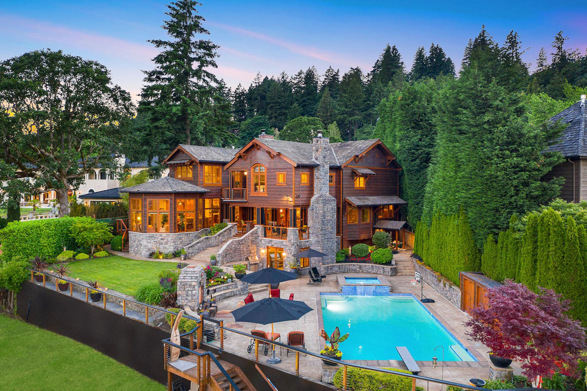 Timber Home Overlooking the Willamette River - Lake Oswego, Oregon
