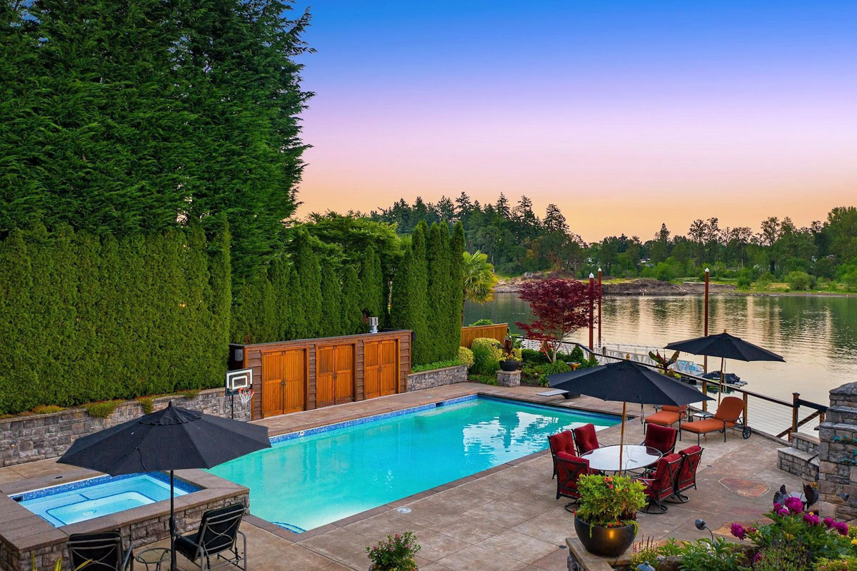 Timber Home Overlooking the Willamette River - Lake Oswego, Oregon Swimming Pool Terrace by the River