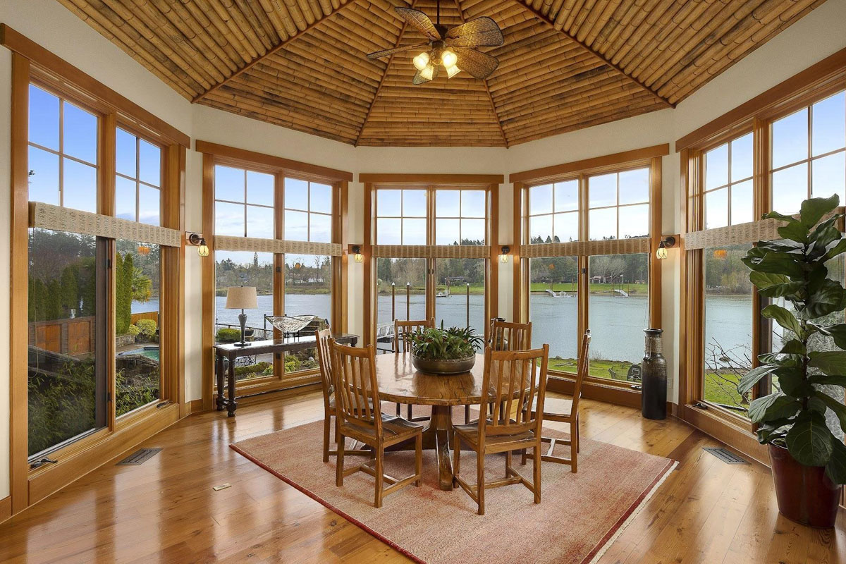 Timber Home Overlooking the Willamette River - Lake Oswego, Oregon