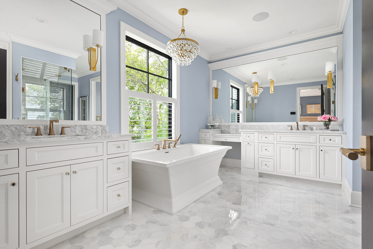 Timeless Lakeside Luxury Cottage - Wayzata, Minnesota