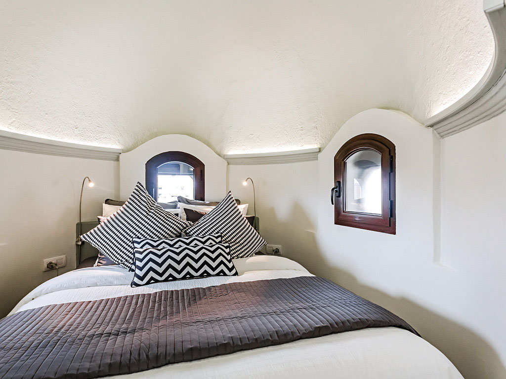 Tiny-Attic-Apartment-Barcelona_5