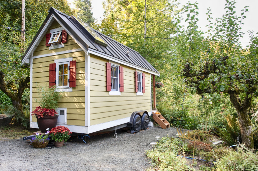 Tiny-Bungalow-House-Fencl_1 Tumbleweed House