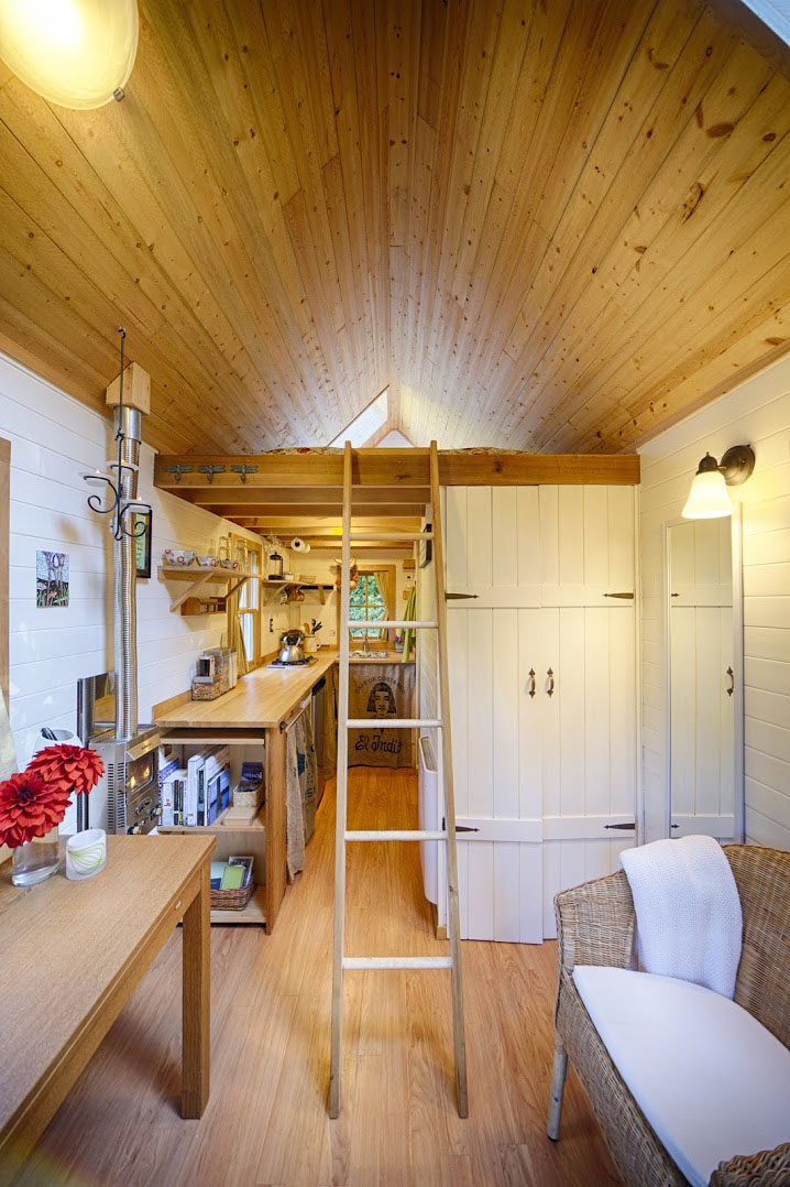 Tiny-Bungalow-House-Fencl_10