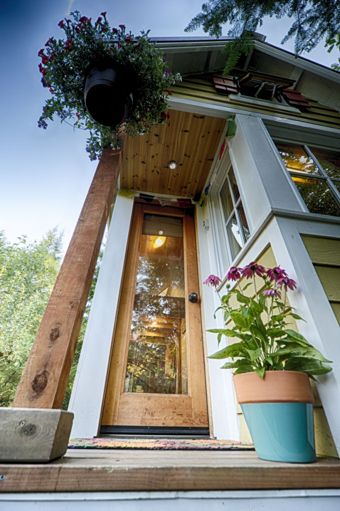 Tiny-Bungalow-House-Fencl_14