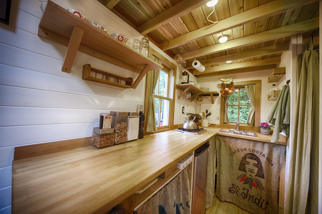 Tiny-Bungalow-House-Fencl_7