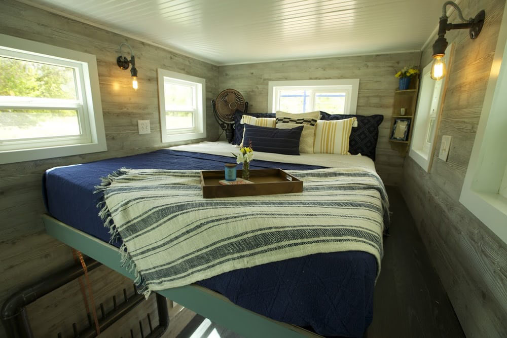 tiny-mobile-ski-lodge-house_10