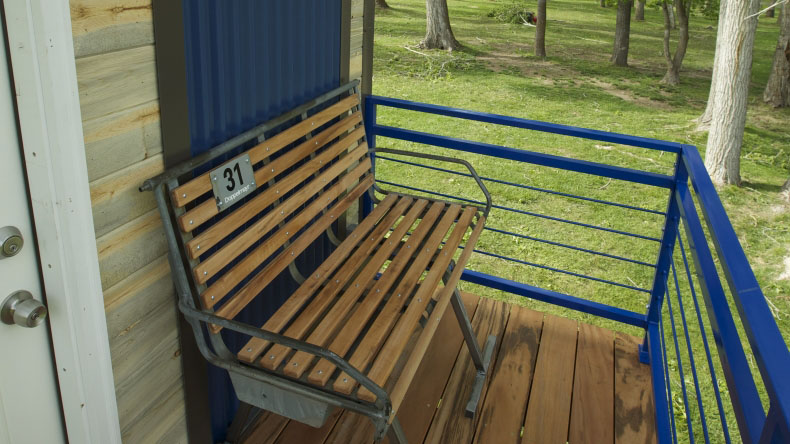 tiny-mobile-ski-lodge-house_11